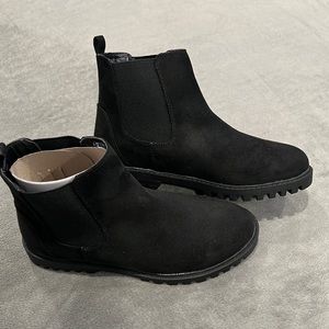 Black Soft Gap Kids Ankle Boots